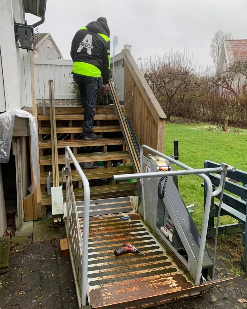 Teamet på Sälj Trapphiss i Partille - erfarna specialister i kundtjänst och installation av trapphissar